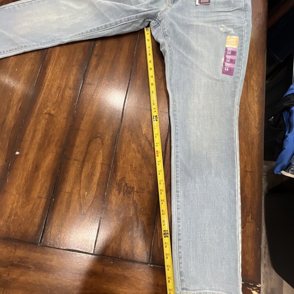 Old Navy Women's Size 14R Distressed Denim Jeans - Picture 7 of 7